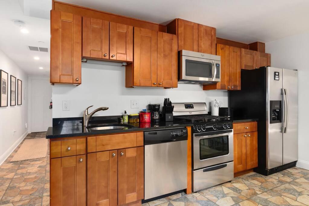 Upscale 2Br Apartment With Patio Washington Esterno foto