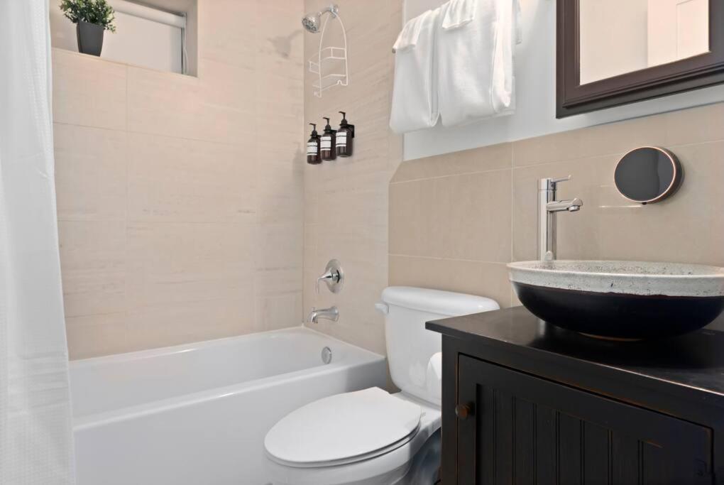 Upscale 2Br Apartment With Patio Washington Esterno foto