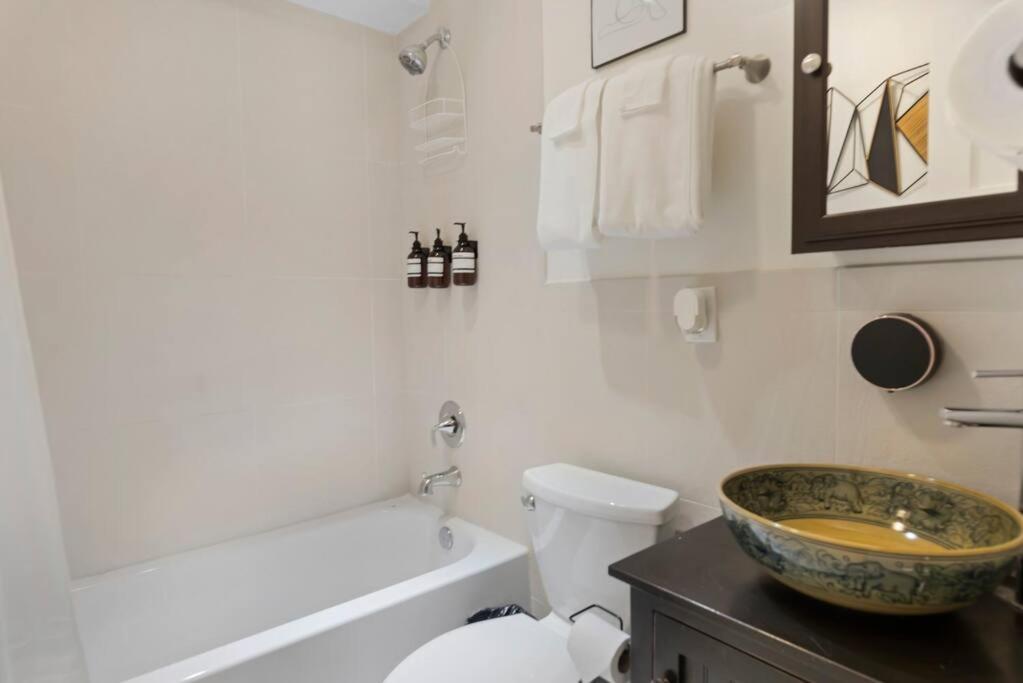 Upscale 2Br Apartment With Patio Washington Esterno foto